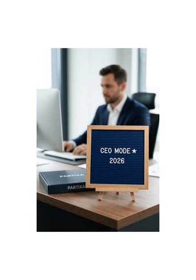 Ahşap Harfli Yazı Panosu 25,5x25,5 Cm Premium Gerçek Çam Çerçeve 340 Parça Harf Seti Standlı Duvara Asılabilir Keçe İçli Beyaz