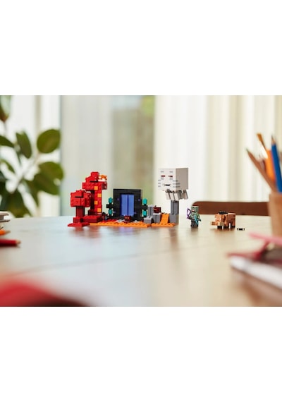 LEGO® Minecraft 21255 Nether Geçidi Pususu 352 Parça