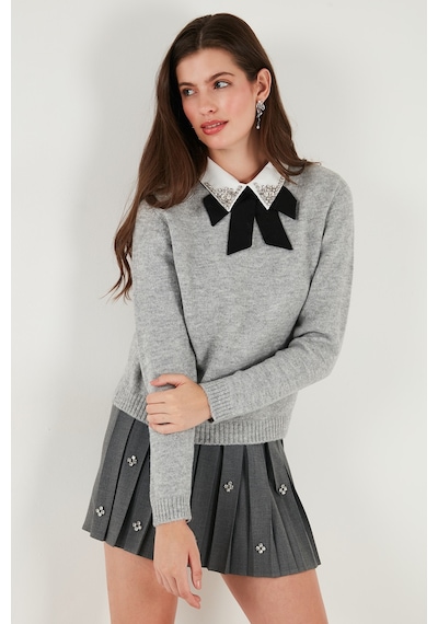 Lela Premium Regular Fit Gömlek Yaka Yumuşak Dokulu Fiyonk Detaylı Taşlı Bayan Kazak 680Kz00035 Gri