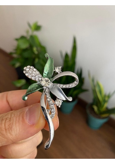 Kristal Taşlı, İncili Yıldız, Kalp, Yonca, Kuğu, Menekşe, Çiçek Abiye, Günlük Broşlar, Yaka İğnesi Zeytindalı