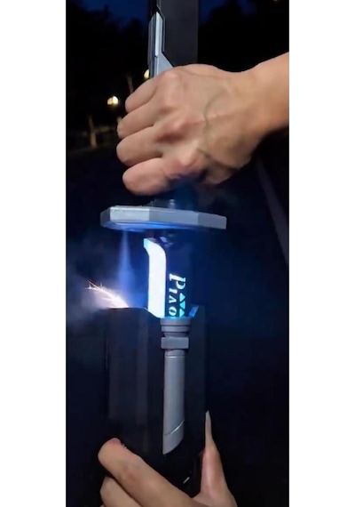 Spark Knife Kıvılcım Duman Çıkaran Metal Çarpışma Sesli Işıklı 80 Cm Işın Kılıcı