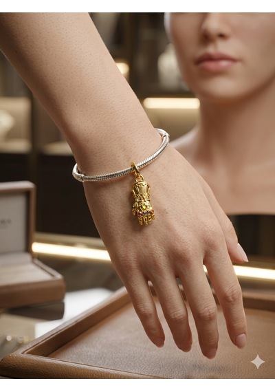 Gümüş Marvel The Avengers Infinity Gauntlet Sallantılı Charm