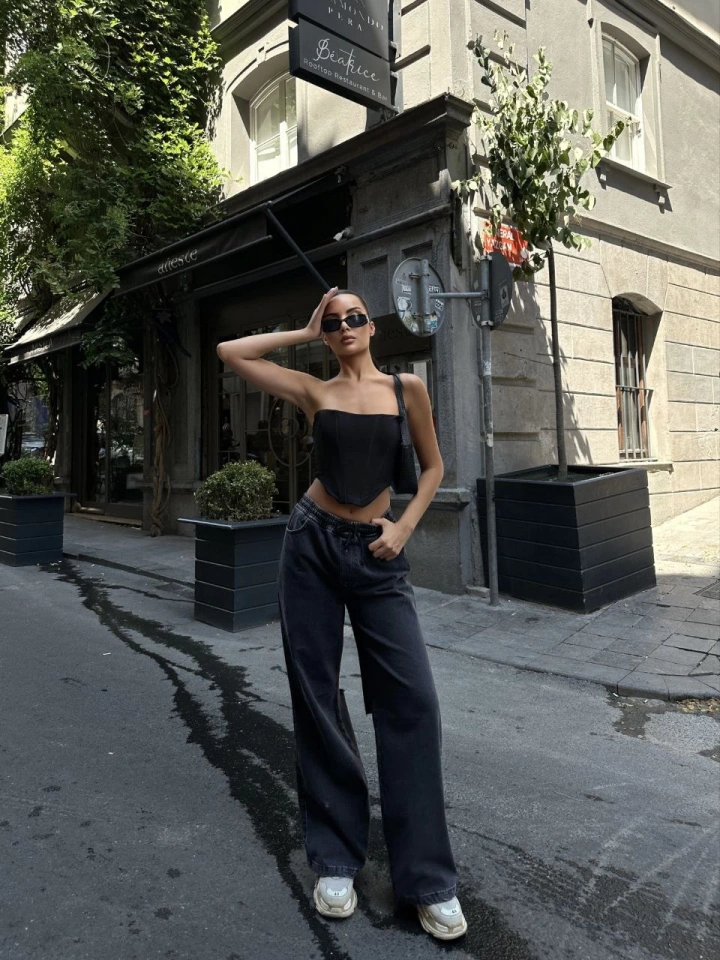 Buğrahayalin Arkadan Yırtmaçlı Jeans Kot Palazzo Pantolon - Siyah Buğrahayalin Arkadan Yırtmaçlı Jeans Kot Palazzo Pantolon - Siyah