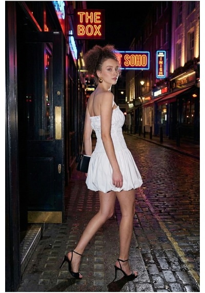 Fashion Cocktail Bubble Coquette Belden Gipeli Balon Etek Korse Esnek Bel Kabarık Etek Beyaz Straplez Gece Elbisesi Fashion Cocktail Bubble Coquette Belden Gipeli Balon Etek Korse Esnek Bel Kabarık Etek Beyaz Straplez Gece Elbisesi