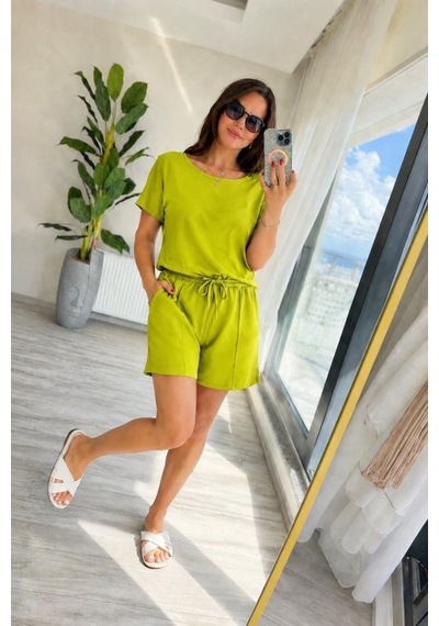 Buğrahayalin Kadın Kısa Kollu Yakası Açık Modal Bluz Ve Bağcıklı Kısa Şort Ikili Takım Yeşil Buğrahayalin Kadın Kısa Kollu Yakası Açık Modal Bluz Ve Bağcıklı Kısa Şort Ikili Takım Yeşil