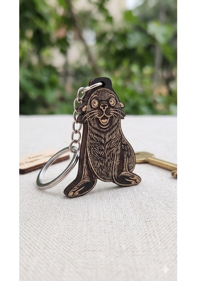 Ahşap Fok Balığı Anahtarlık - Sevimli Kaliforniya Deniz Aslanı Çanta Süsü 5x4 Cm Siyah