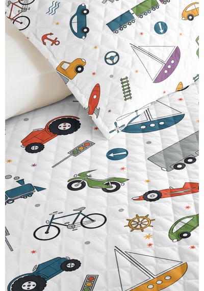 Evimde Bambaşka Araba Ve Taşıtlar Desenli Erkek Çocuk Pike Takımı - Renkli Bebek Odası Yatak Örtüsü - 160x220 CM Evimde Bambaşka Araba Ve Taşıtlar Desenli Erkek Çocuk Pike Takımı - Renkli Bebek Odası Yatak Örtüsü - 160x220 CM