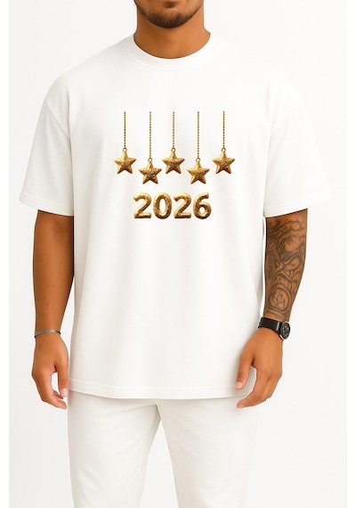 Bahriyeli Collection Oversize 2026 Yılbaşı Yeni Yıl Göğüs Tasarımlı Unisex T-shirt Beyaz Bahriyeli Collection Oversize 2026 Yılbaşı Yeni Yıl Göğüs Tasarımlı Unisex T-shirt Beyaz