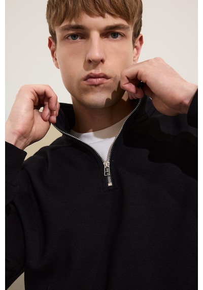 Defacto Regular Fit Dik Yaka Yarım Fermuarlı Basic Sweatshirt X7405az26aubk81 Siyah-bk81