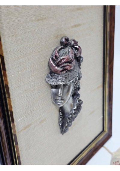 Les Etains Du Velay Şapkalı Kadın Adlı Zın Çerçeve 27x22x2cm