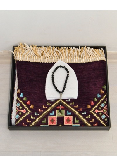 Erkekler İçin Seccade Takke Tesbih Hediyelik Seti Kilim Desenli Kadife Astarlı Seccade, 33 Lü Erkek Tesbihi, Takke Ve Özel Kutu Mor Erkekler İçin Seccade Takke Tesbih Hediyelik Seti Kilim Desenli Kadife Astarlı Seccade, 33 Lü Erkek Tesbihi, Takke Ve Özel Kutu Mor