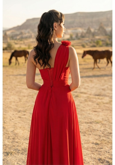 Berissima Bride Kalp Yaka Çiçek Detaylı Şifon Tek Omuz Nikah & Dış Çekim Elbisesi Kırmızı Kırmızı Berissima Bride Kalp Yaka Çiçek Detaylı Şifon Tek Omuz Nikah & Dış Çekim Elbisesi Kırmızı Kırmızı