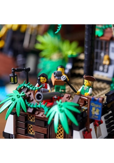 LEGO® Ideas 21322 Pirates Of Barracuda Bay 2545 Parça