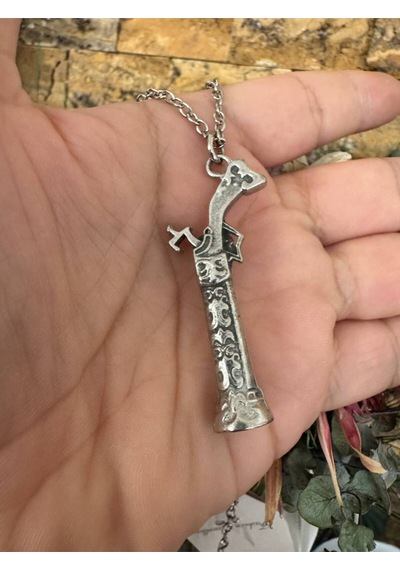 Korsan Tüfeği Figürlü Retro Kolye Gümüş Renk Unisex Metal Takı Çok renkli