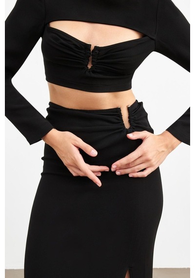 Fashion Cocktail Toka Aksesarlı Uzun Kol Crop Yırtmaçlı Beli Bağlama Midi Etek Takım Siyah Siyah Fashion Cocktail Toka Aksesarlı Uzun Kol Crop Yırtmaçlı Beli Bağlama Midi Etek Takım Siyah Siyah