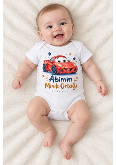 Gıovera Abimin Minik Ortağı Spor Araba Baskılı Beyaz Pamuklu Bebek Zıbın Body
