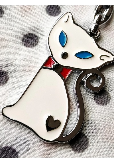 Moncuk Design Mavi Gözlü Kırmızı Papyonlu Beyaz Kedi Metal Anahtarlık