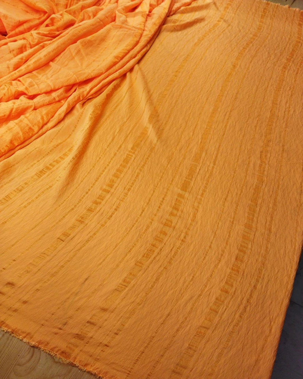 %65 Viskon %22 Sentetik %14 Rayon Ayrobin Benzeri Şerit Desenli Turuncu Renken: 150 Cm-2086 Renkli