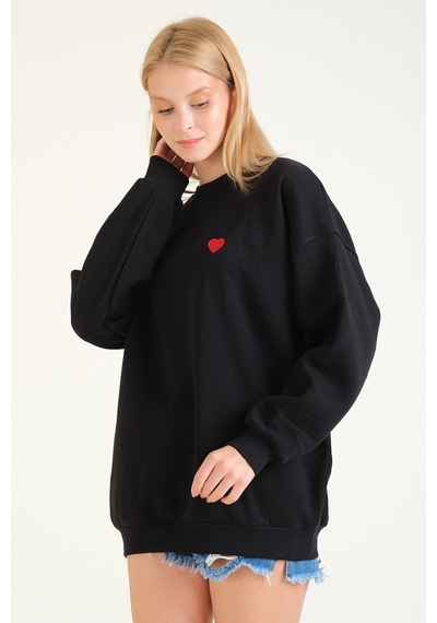 Giyim Dünyası Kadın Kalp Nakışlı 3 İp Şardonlu Oversize Sweatshirt Siyah 001