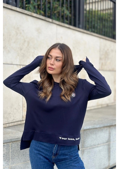 WeShaya Kadın Laci Uzun Kol, Yırtmaç Detaylı, Arma Ve Yazı Detaylı, Kapüşonlu Sweatshirt Bluz Lacivert WeShaya Kadın Laci Uzun Kol, Yırtmaç Detaylı, Arma Ve Yazı Detaylı, Kapüşonlu Sweatshirt Bluz Lacivert