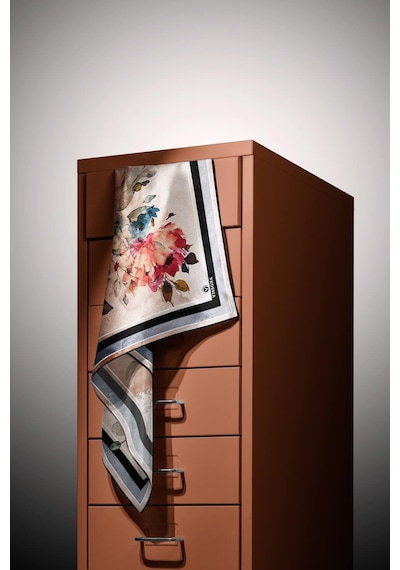 Vissona %100 Twill İpek Bahar Çiçekleri Desenli Siyah - Haki Renkli 90x90 Eşarp Dikim Şekli : El Dikişi Çok Renkli