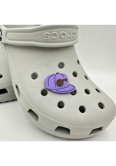 Crocs Terlik Süsü Ve Aksesuarı , Çanta Süsü Jibbitz3d Kabartma Şapka Kep 02 Görsel Figür Aksesuar Lila-kahve