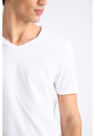 DeFacto %100 Pamuk Slim Fit Dar Kesim V Yaka Basic Düz Kısa Kollu Beyaz Tişört M7668AZ25SPWT34