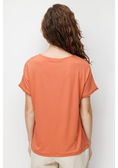 Desen Triko Sıfır Yaka Yakası Hasır Aksesuarlı Penye Kadın T-shirt 26819 Kiremit