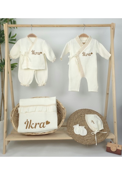 Gros Shop Müslin Yeni Doğan 4katlı Organik %100pamuk Kişiye Özgü Nakışlı Hastane Çıkış Seti Kalpli Model-6 Ekru