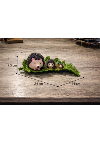 Kirpi Ailesi Dekoratif Biblo Reçine El Yapımı Görünümlü Masa Üstü Süs 24x11x7.5 Cm