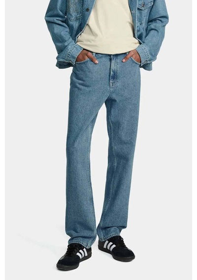Daily Paper Kibo Jeans: Orta Mavi Renkli, Düz Paçalı Ve %100 Pamuklu Şık Pantolon Açık Mavi