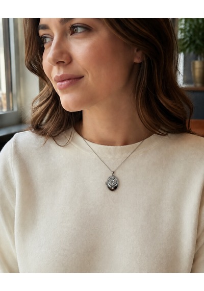 Anka Kuşu Detaylı Silver Secret Işıltılı Hatıra Gümüş Renk Taşlı Oval Açılır-kapanır Madalyon 316l Paslanmaz Çelik 40-45 Cm Kolye Renkli Anka Kuşu Detaylı Silver Secret Işıltılı Hatıra Gümüş Renk Taşlı Oval Açılır-kapanır Madalyon 316l Paslanmaz Çelik 40-45 Cm Kolye Renkli