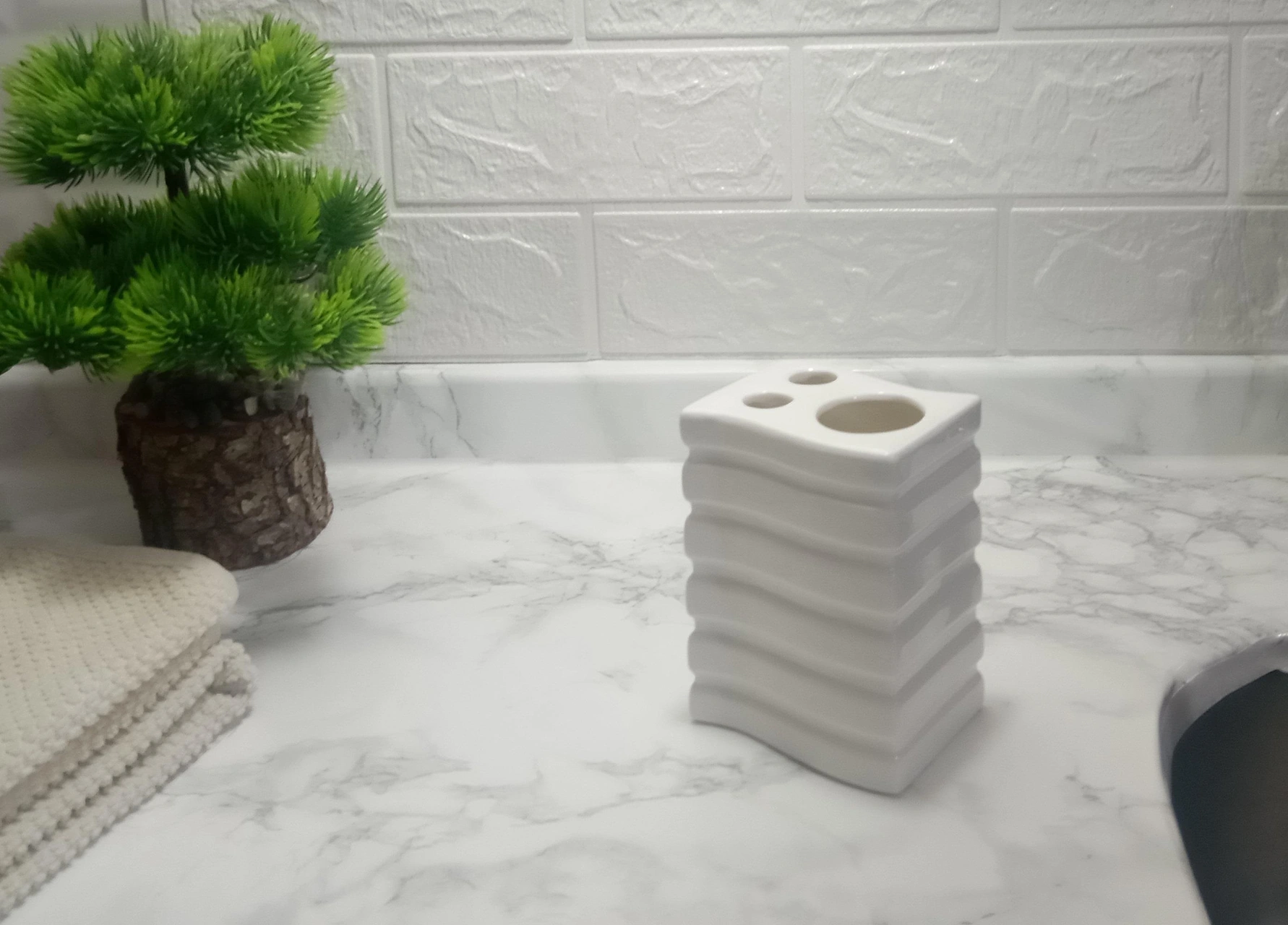 2 Adet Seramik Diş Fırçalık Kare Çizgili Model 8x6x11cm Banyo Seti Çok Renkli