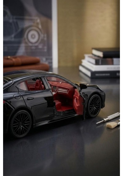 Işıklı Sesli Pilli 1:24 Metal Porsche Panamera Turbo Kapısı Kaputu Ve Bagajı Açılabilir Model Araba Siyah