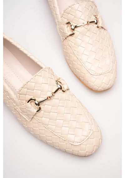Alfaze Bej Deri Örgü Dokulu Gold Tokalı Şık Kadın Loafer Ayakkabı Topuk Boyu 1 Cm