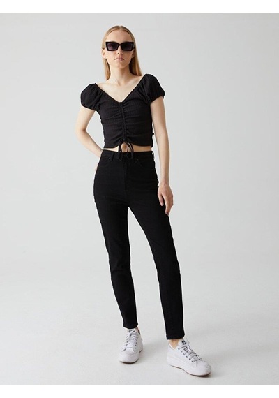 Ltb V Yaka Önü Büzgülü Crop Top Siyah T-shirt 013168000060019 200-200 Siyah