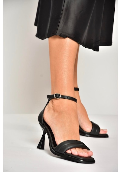 Fox Shoes U518280609 Siyah İnce Topuklu Kadın Ayakkabı Siyah