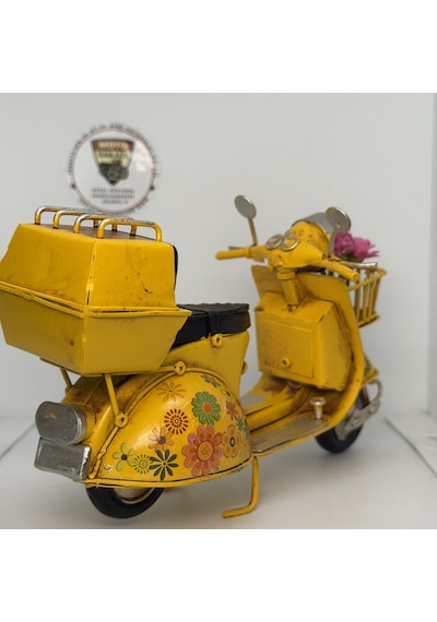 Nostaljik Çiçekli Sarı Scooter - 17 Cm Dekoratif Motosiklet Modeli