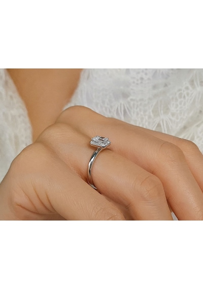 Sirius Pırlanta Ve Emerald Kesim Beyaz Safir Yüzük 0831R0031
