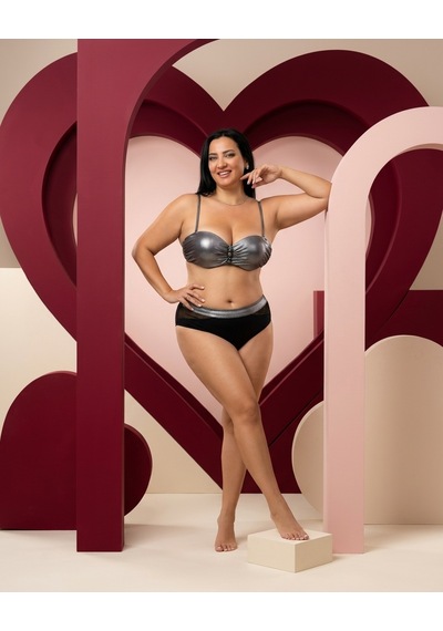 Büyük Beden Destekli Straplez Kesim Parlak Toparlayıcı Yüksek Bel Kadın Bikini Takım Siyah Büyük Beden Destekli Straplez Kesim Parlak Toparlayıcı Yüksek Bel Kadın Bikini Takım Siyah