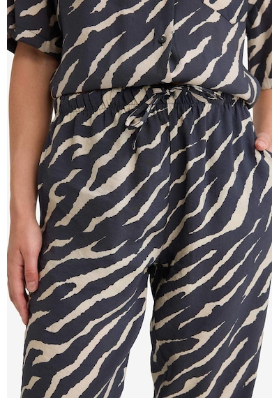 DeFacto Carrot Fit Zebra Desenli Modal Kumaş Pantolon Çift Cepli Yüksek Bel Düz Paça E6360AX25SPBK81