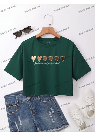 Flood Of Style Crop Ckod-232913 Kalpli Ve Sloganlı Grafik Düşük Omuzlu Koyu Yeşil