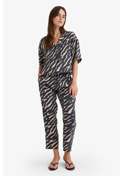 DeFacto Carrot Fit Zebra Desenli Modal Kumaş Pantolon Çift Cepli Yüksek Bel Düz Paça E6360AX25SPBK81