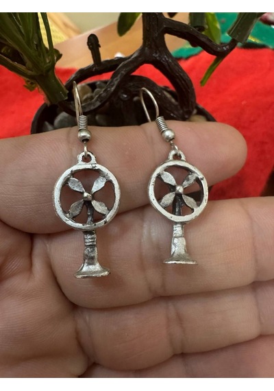 Vintage Pervane Figürlü Gümüş Renk Unisex Sallantılı Küpe Çok Renkli