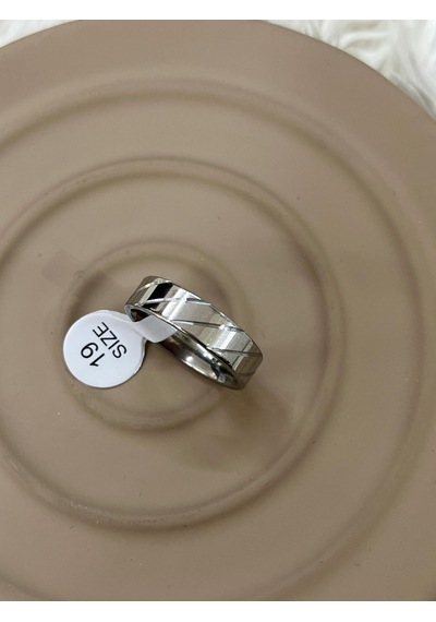 Premium Gümüş Renk Parlak Çizgi Desenli 316l Çelik Yüzük 19 Ölçü