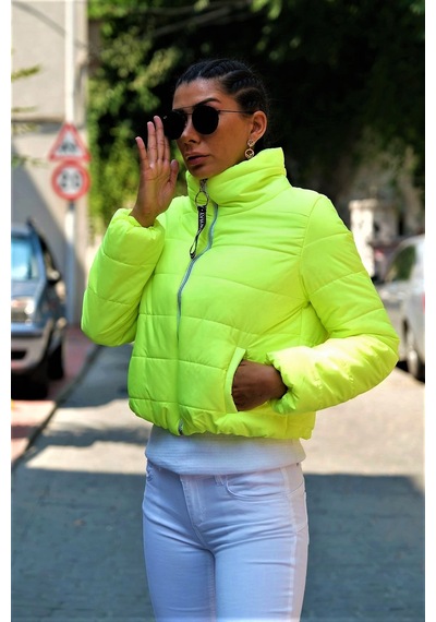 Keyifli Moda Kadın Neon Yeşil Dik Yaka Su Geçirmez Kısa Şişme Mont