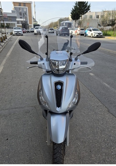 Motocam Piaggio Medley S 150 Ön Cam 2021-2026 Model 56cm Şeffaf Renkli Elcikli Aparatsızdır