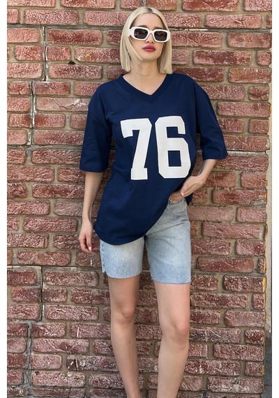 Seeh Lacivert Baskılı V Yaka Oversize Kadın T-shirt Sh270 Seeh Lacivert Baskılı V Yaka Oversize Kadın T-shirt Sh270