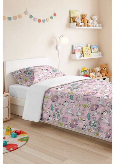 Evimde Bambaşka Pembe Unicorn Kız Çocuk Pike Takımı - Pastel Gökkuşağı Bebek Odası Mevsimlik Yatak Örtüsü-160x220 CM Evimde Bambaşka Pembe Unicorn Kız Çocuk Pike Takımı - Pastel Gökkuşağı Bebek Odası Mevsimlik Yatak Örtüsü-160x220 CM