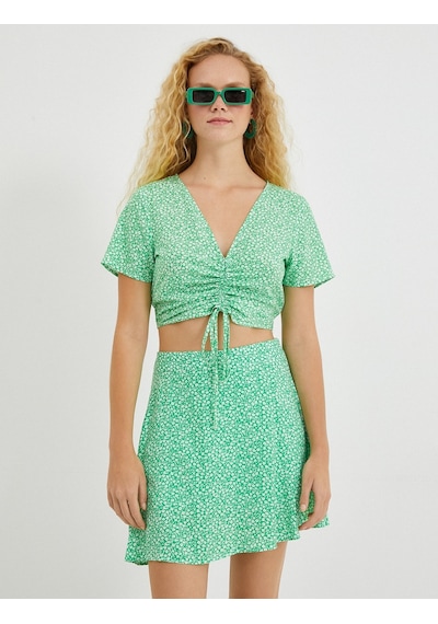 Koton Crop Bluz V Yaka Büzgülü Yeşil Desenli 2sak60235pw 2SAK60235PW01B Yeşil